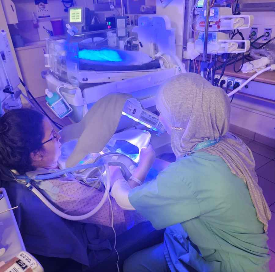 A session in progress in the unit, with the nurse alongside